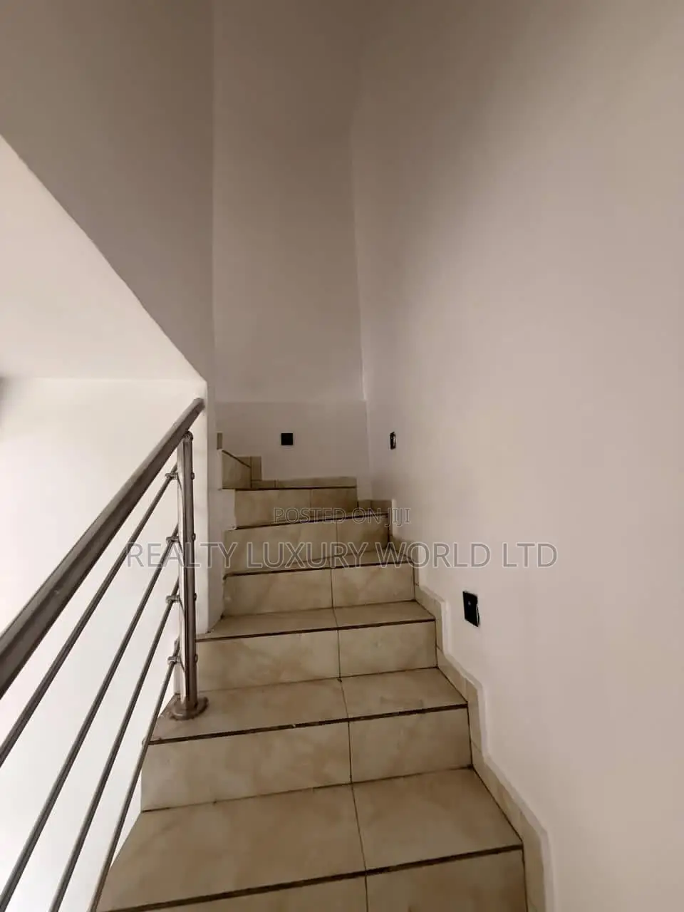 4bdrm Duplex in Life Camp for rent