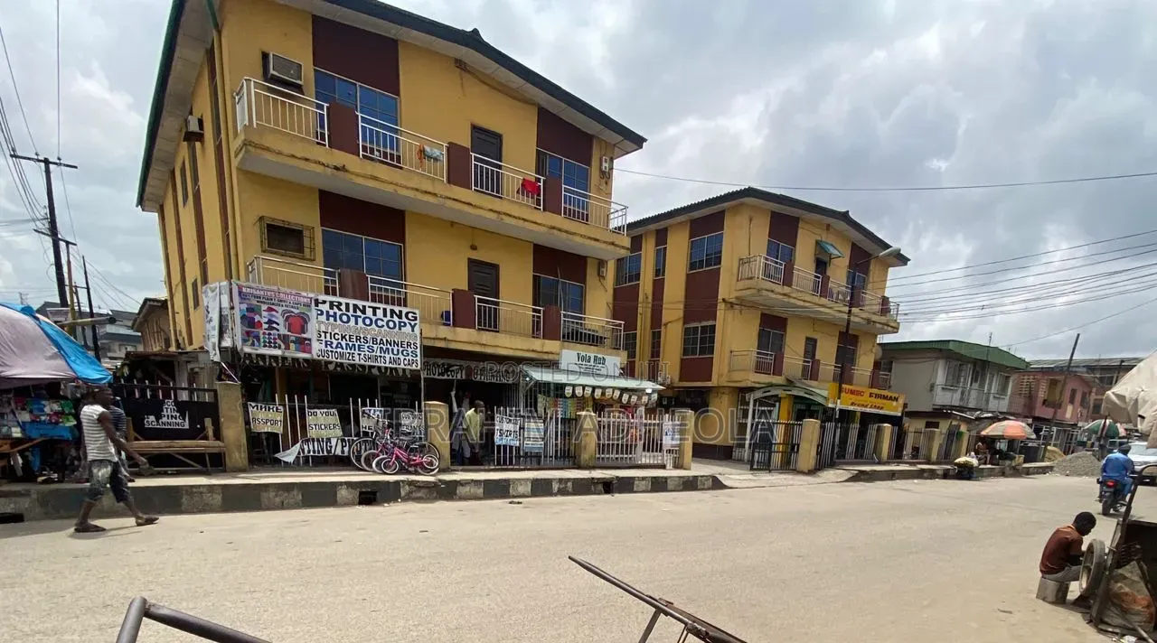 3bdrm Block of Flats in Surulere, Ijesha for sale