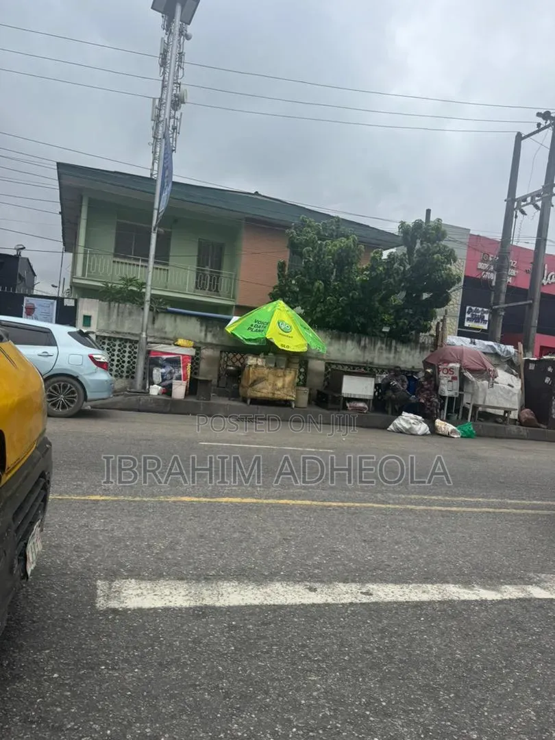 3bdrm Block of Flats in Surulere, Ijesha for sale