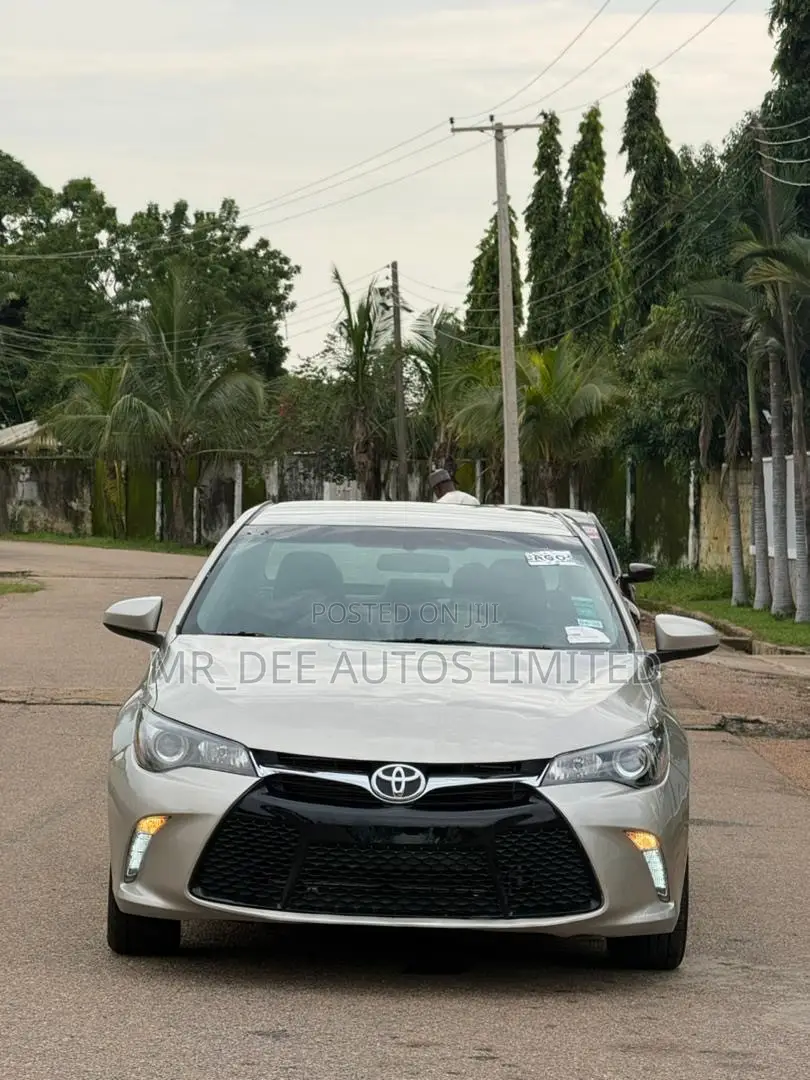 Toyota Camry 2016 Silver
