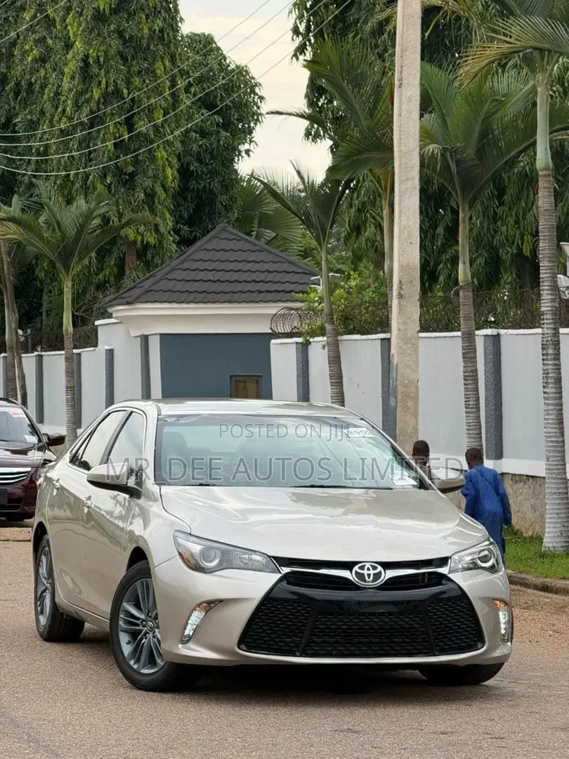 Toyota Camry 2016 Silver