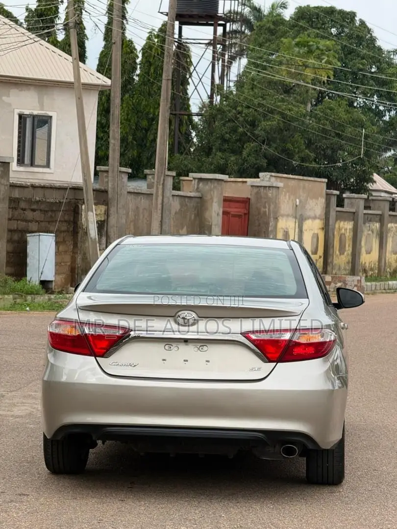 Toyota Camry 2016 Silver