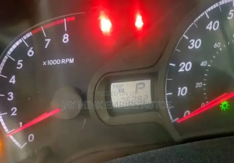 Toyota Sienna 2010 Red
