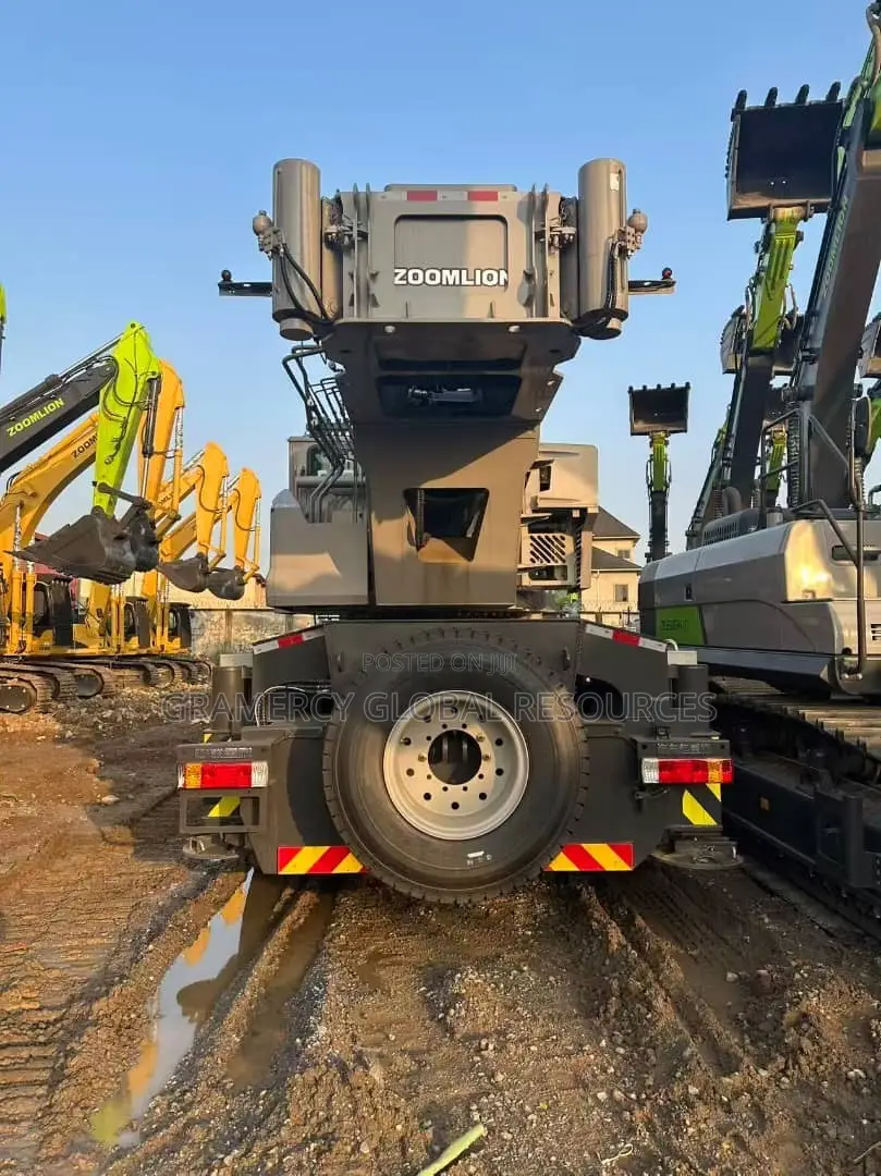 Brand New Zoomlion 160 Tons Mobile Crane for Sale