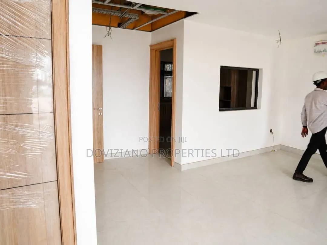 3bdrm Apartment in Saka Tinubu for sale