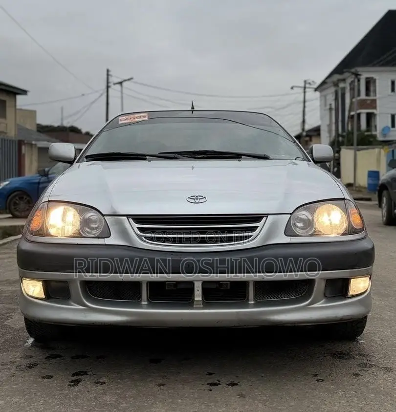 Toyota Avensis 2003 Silver