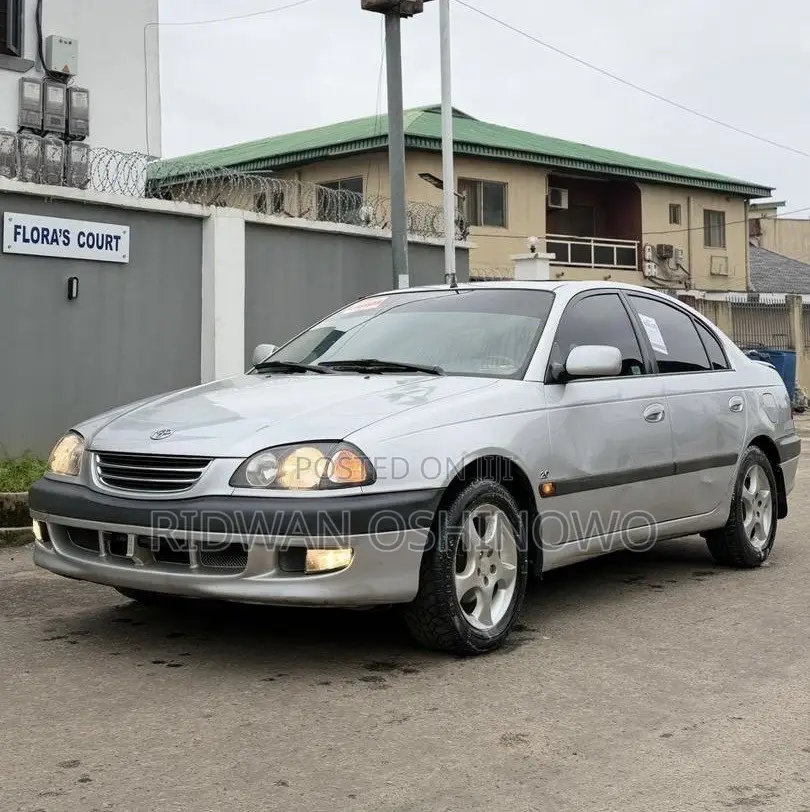 Toyota Avensis 2003 Silver