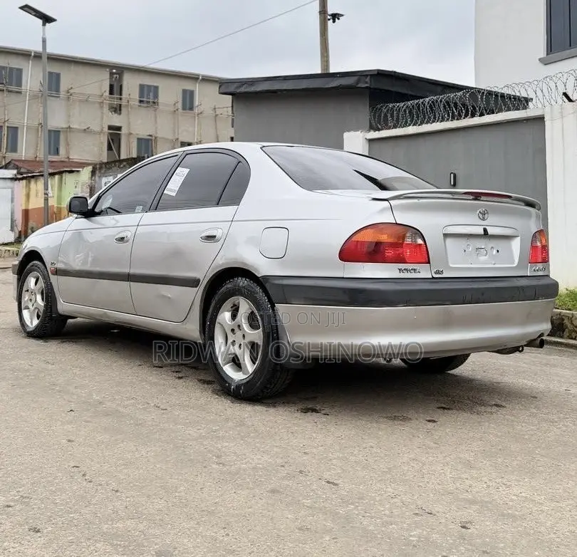 Toyota Avensis 2003 Silver