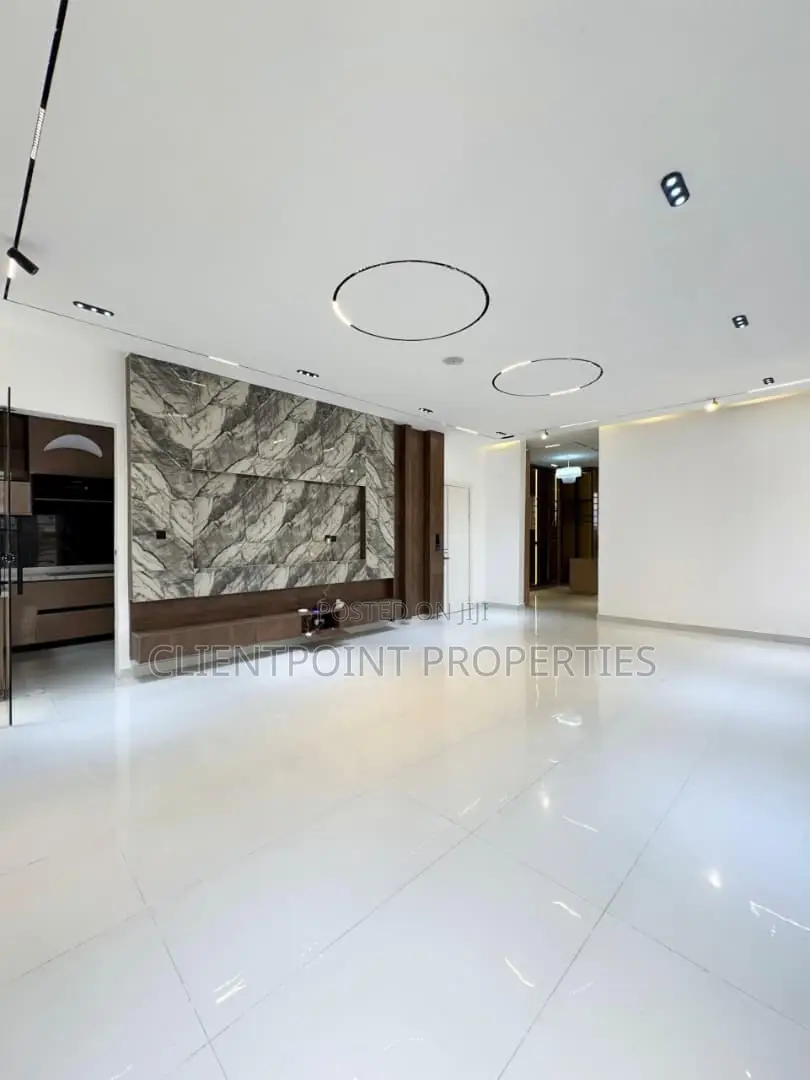 Furnished 5bdrm Duplex in Chevron for sale