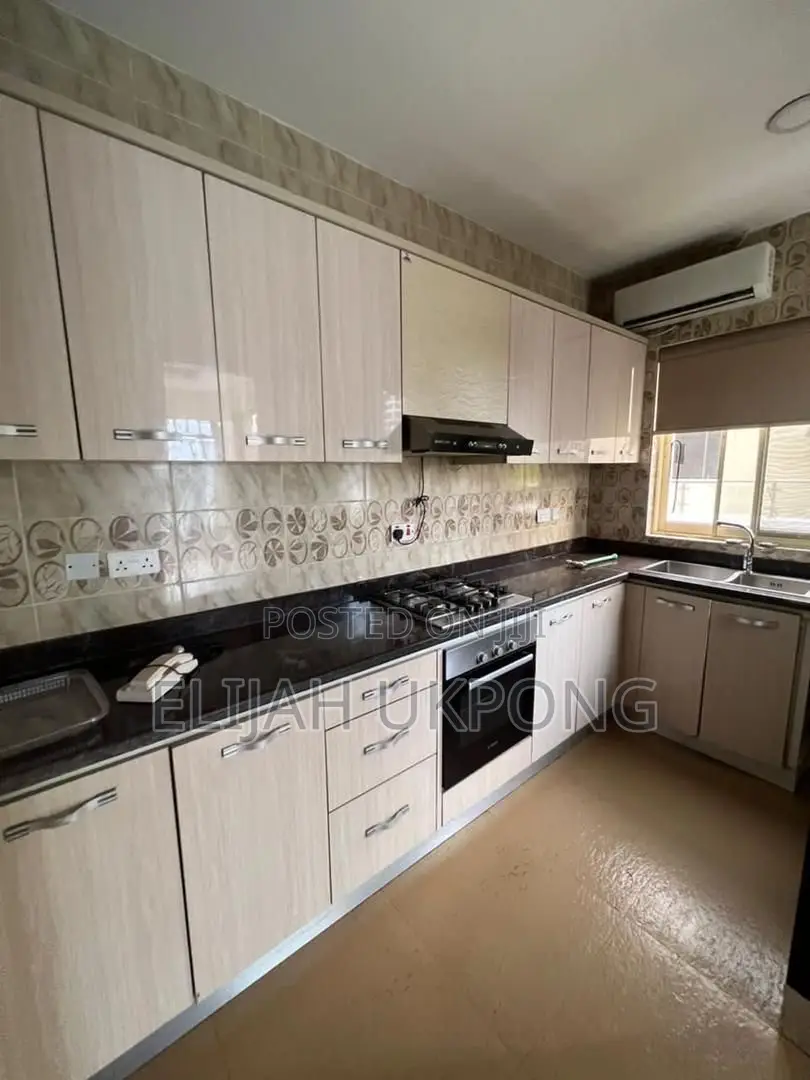 3bdrm Penthouse in Oniru, Adeola Odeku for rent