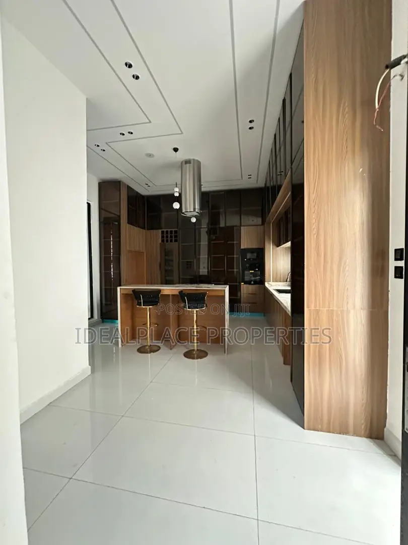 5bdrm Duplex in Ikota for sale