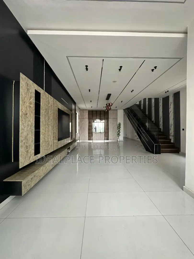 5bdrm Duplex in Ikota for sale