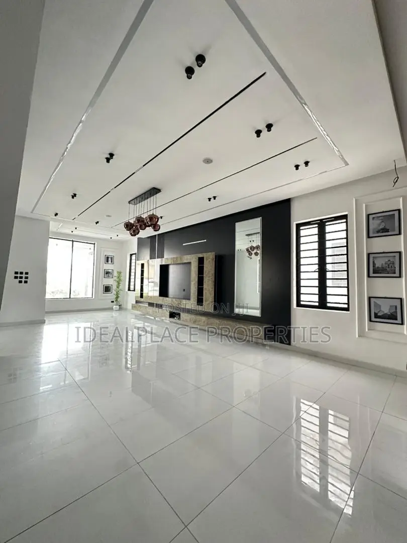 5bdrm Duplex in Ikota for sale