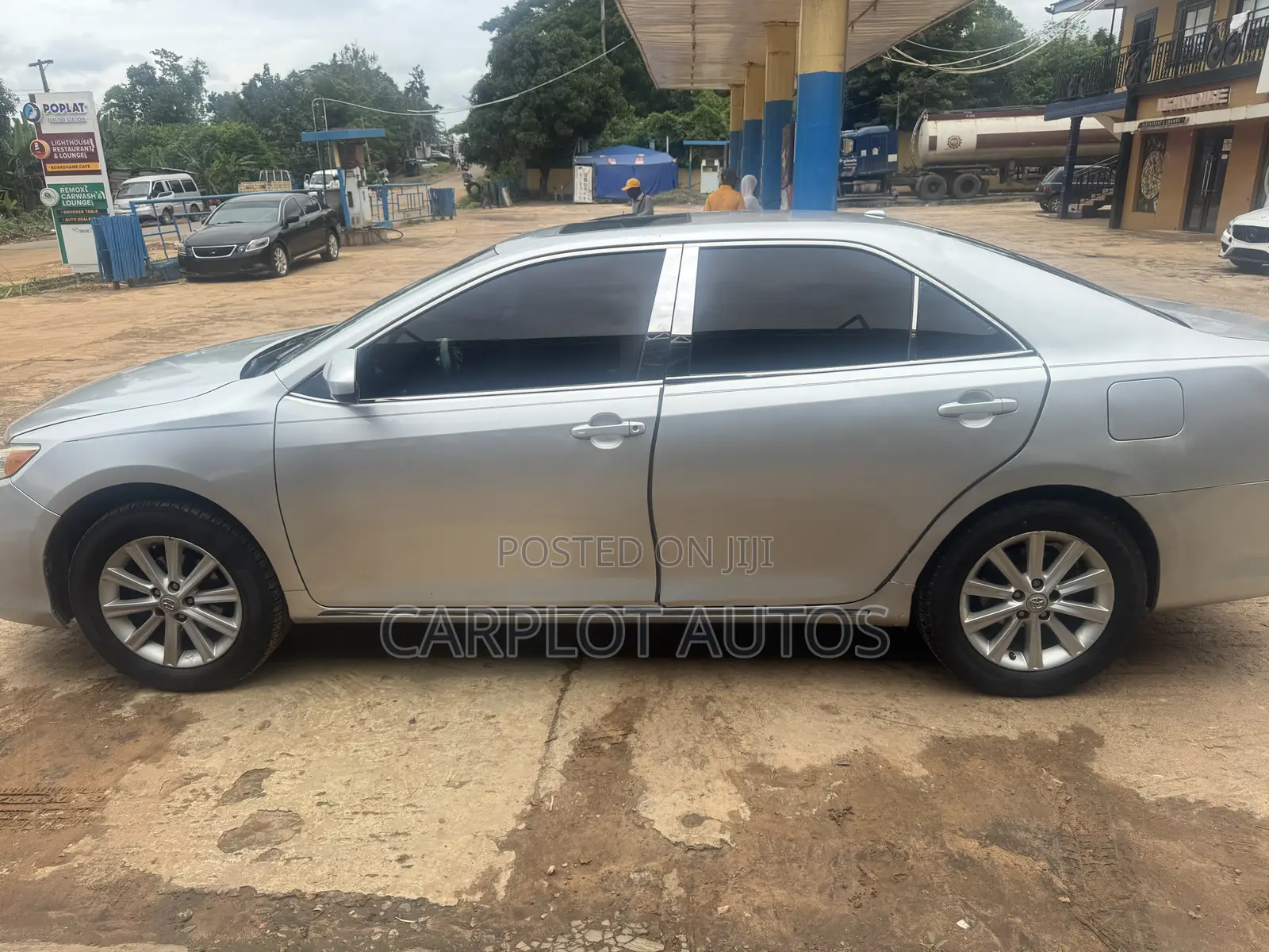 Toyota Camry XLE 4dr Sedan (2.5L 4cyl 6A) 2014 Silver