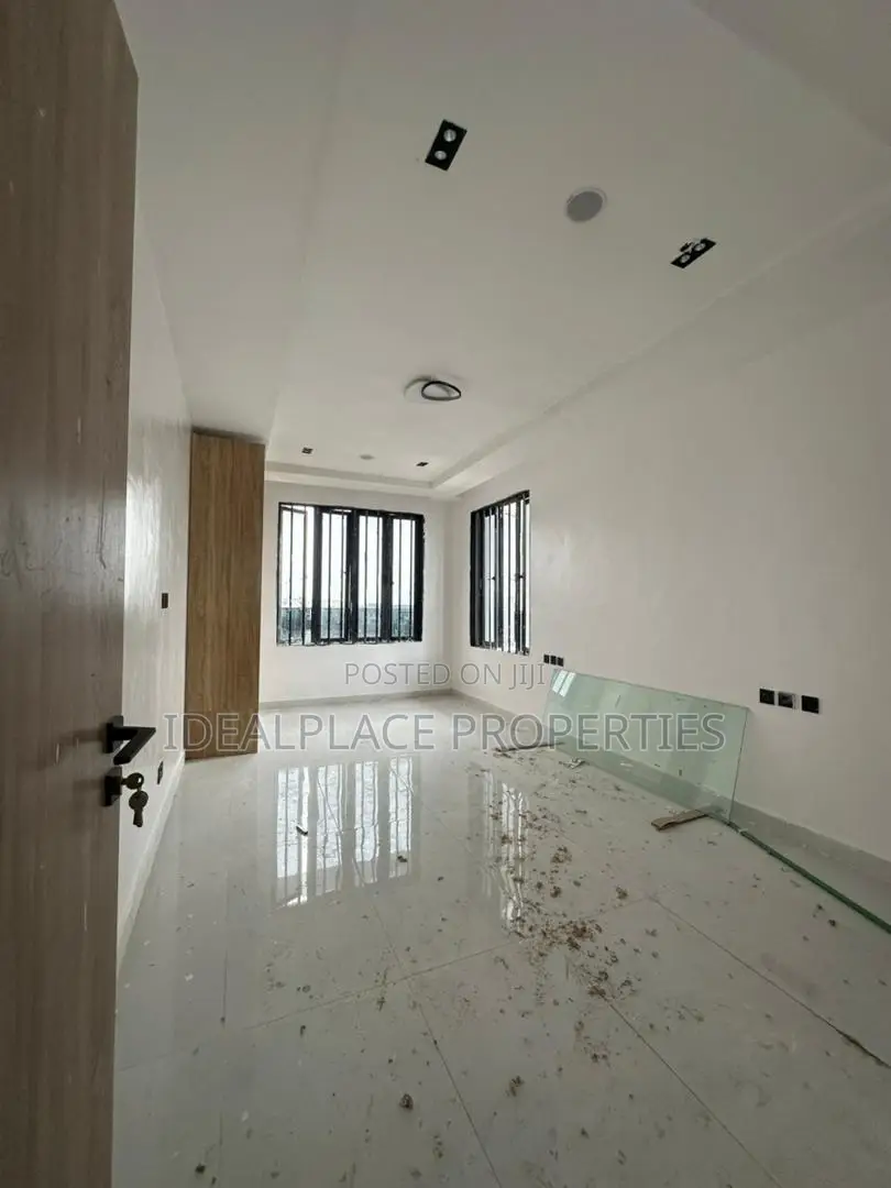 3bdrm Penthouse in Ikate for sale