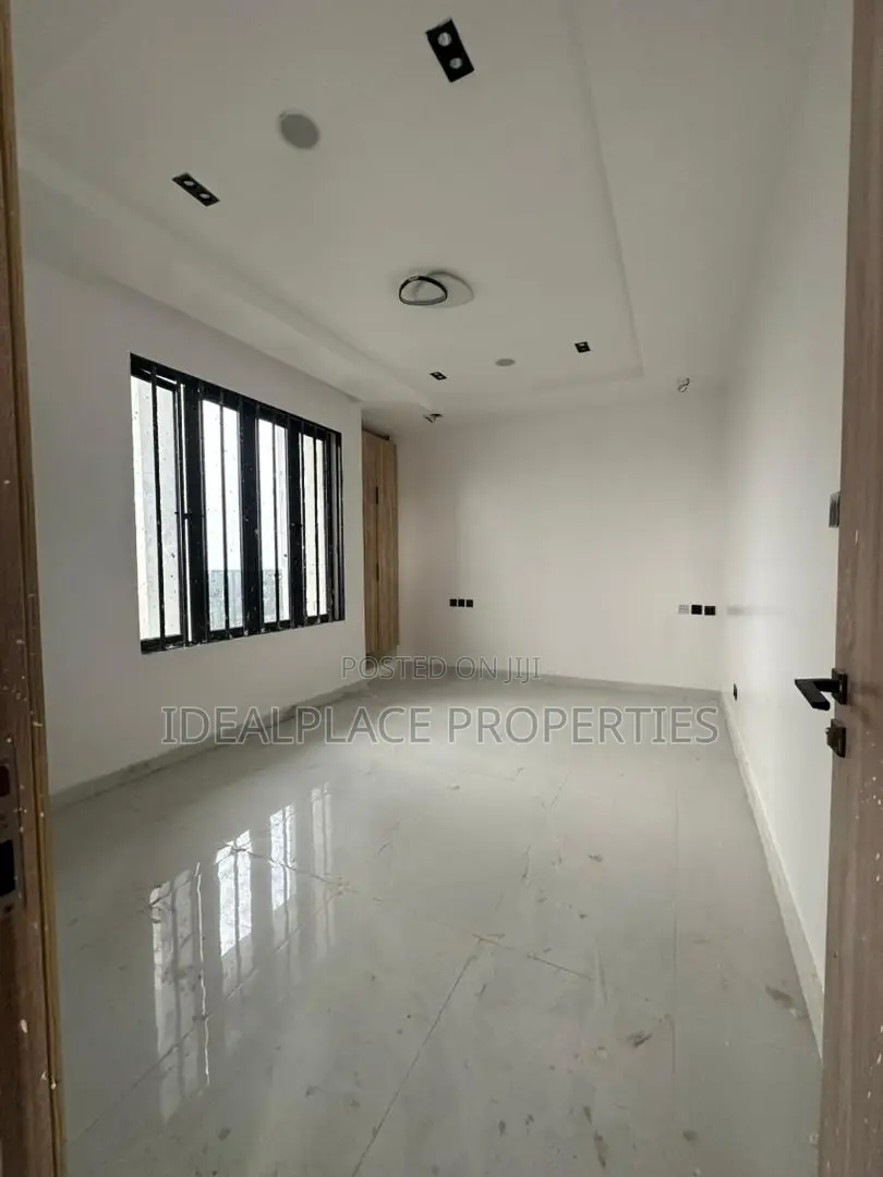 3bdrm Penthouse in Ikate for sale