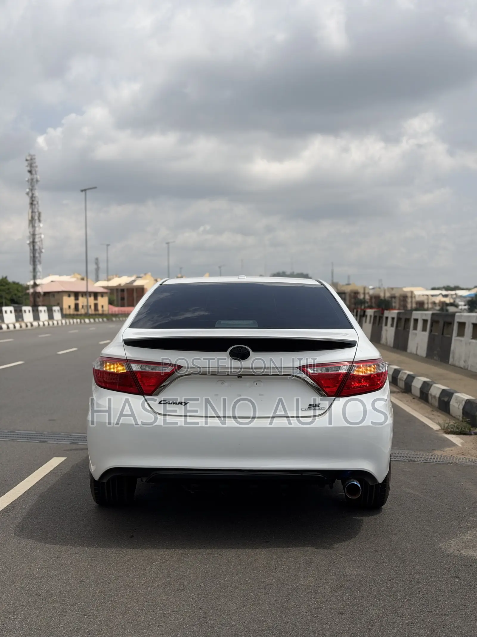 Toyota Camry SE w/Special Edition Pkg (2.5L 4cyl 6A) 2016 White