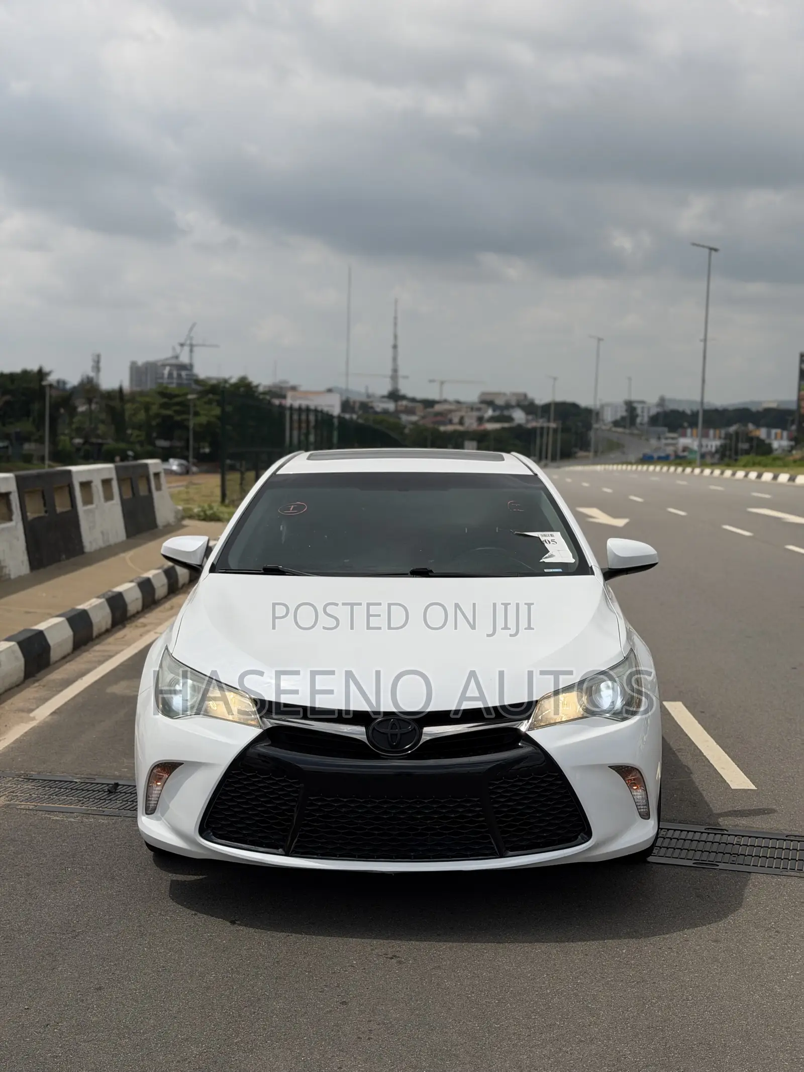 Toyota Camry SE w/Special Edition Pkg (2.5L 4cyl 6A) 2016 White
