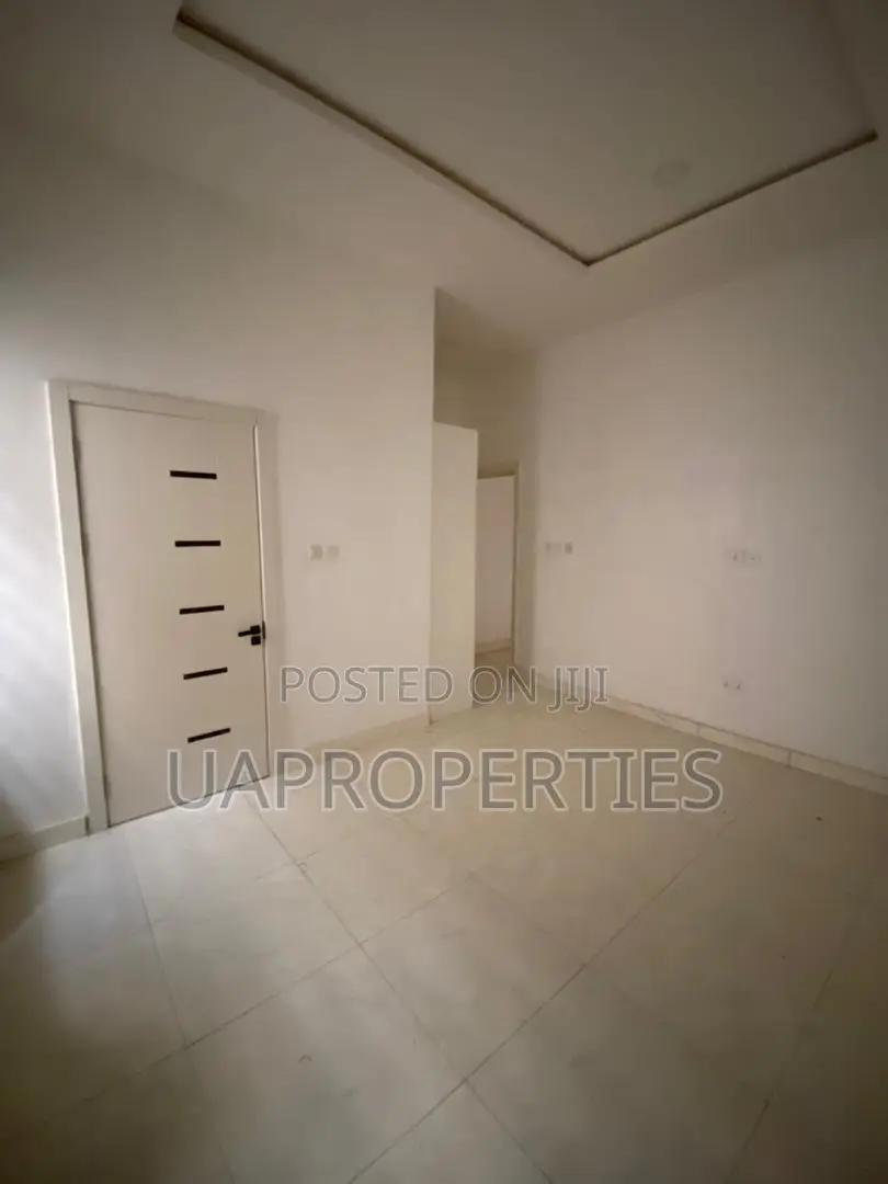 4bdrm Duplex in Chevron for sale