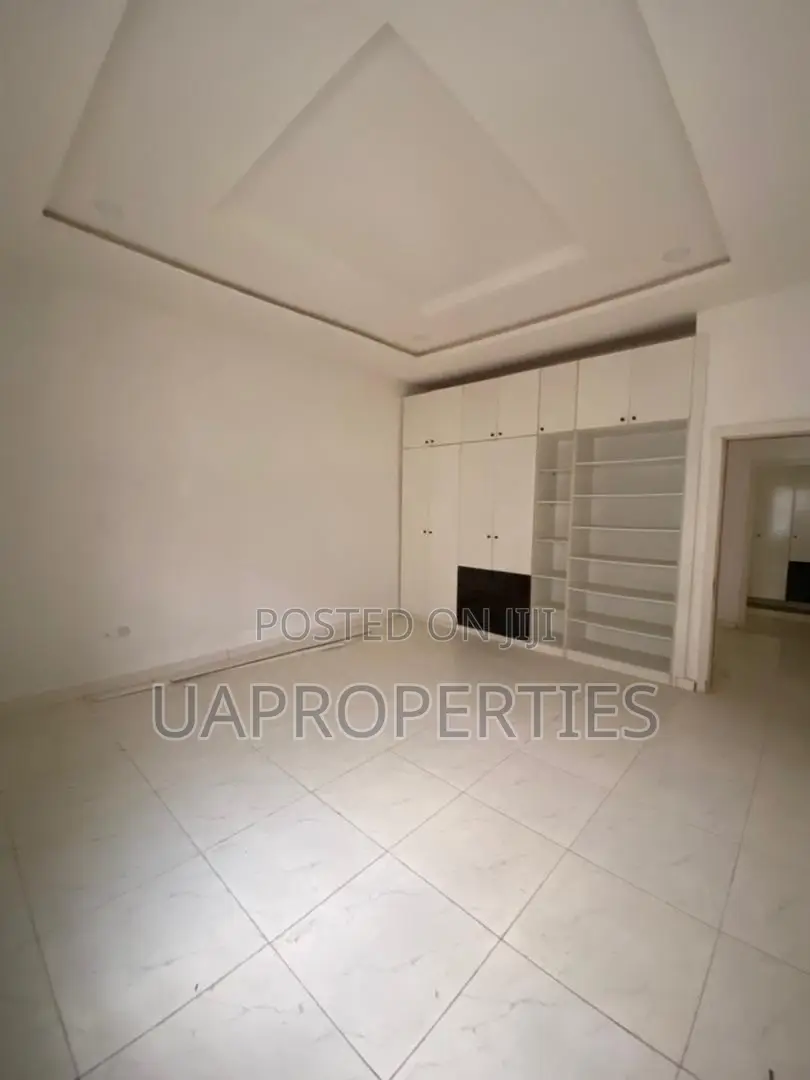 4bdrm Duplex in Chevron for sale
