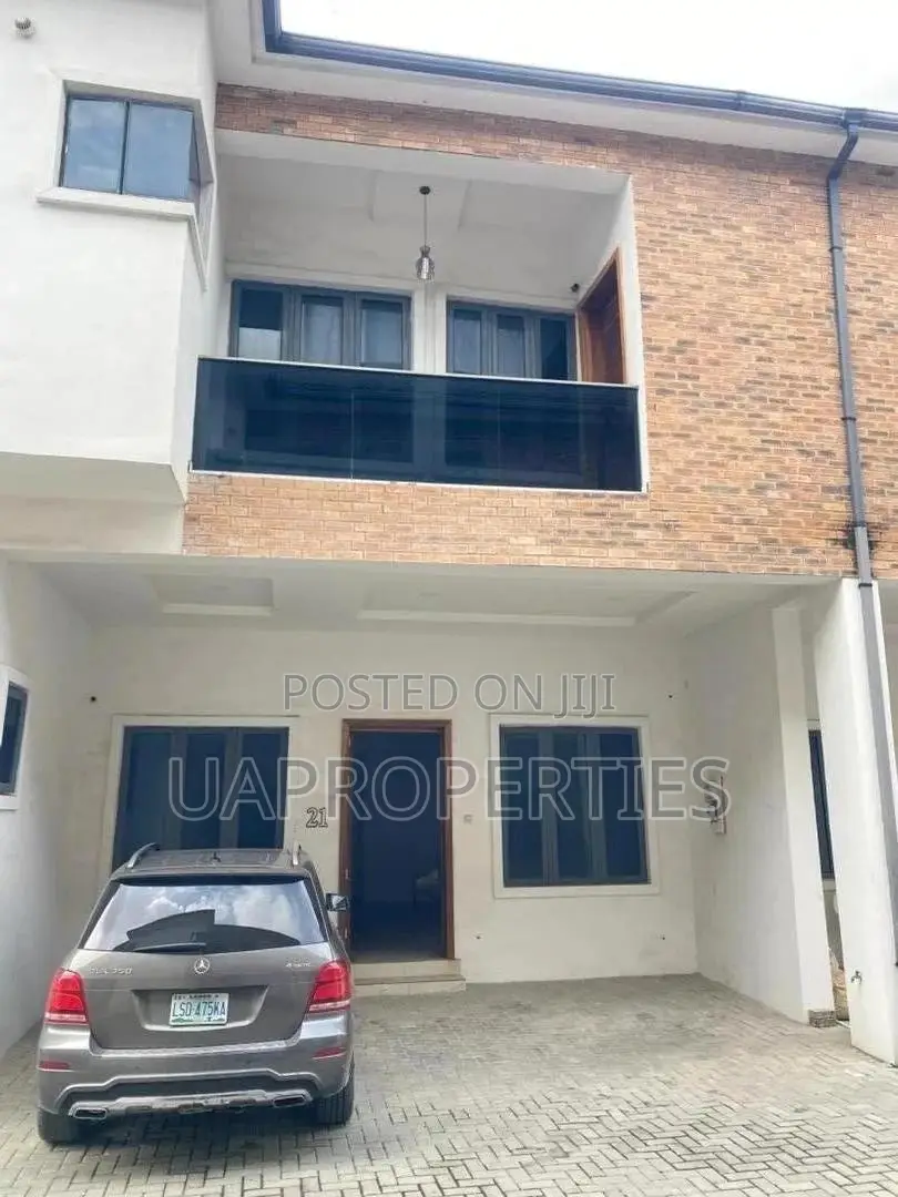 4bdrm Duplex in Chevron for sale