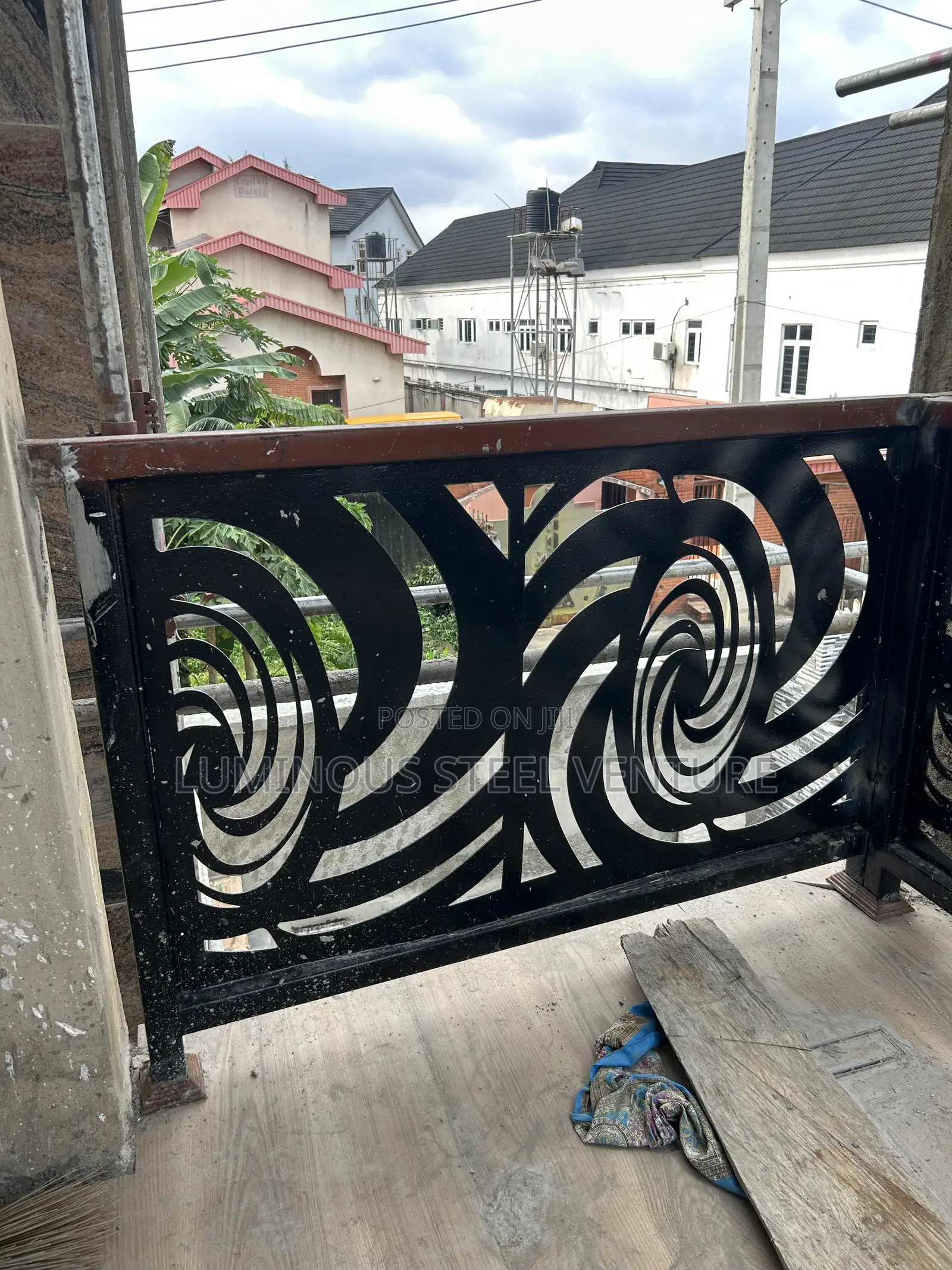 High Strength: Wrought Iron Provides a Strong, Durable, and Safe Frame