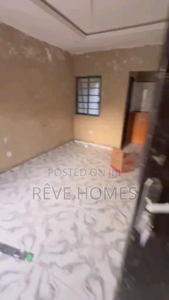 Mini Flat in Soluyi for rent