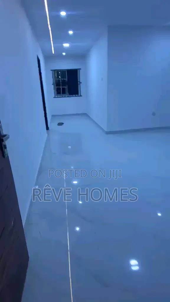 3bdrm Block of Flats in Soluyi for rent