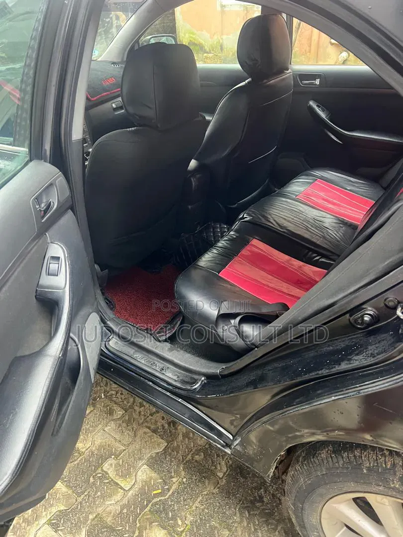 Toyota Avensis 2006 Blue