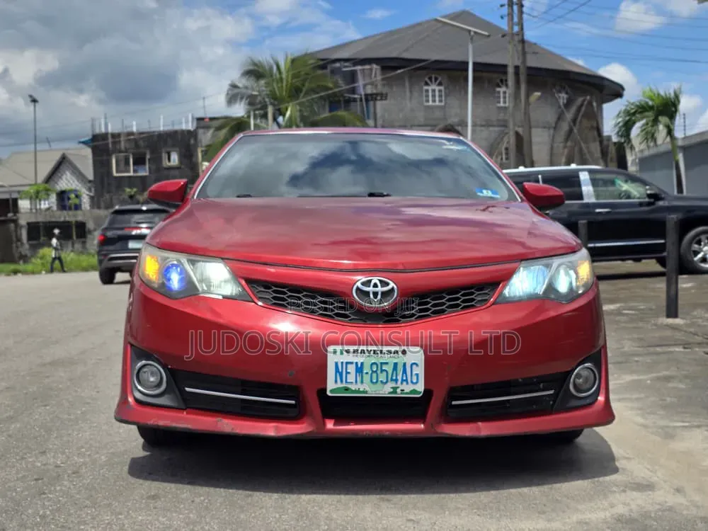 Toyota Camry 2014 Red