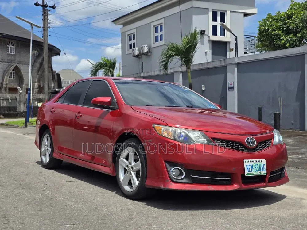Toyota Camry 2014 Red