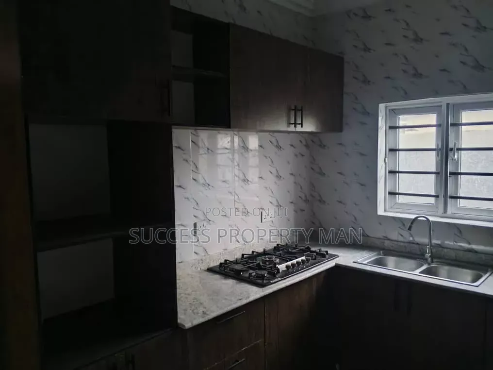 3bdrm Block of Flats in Egbelu, Choba for sale
