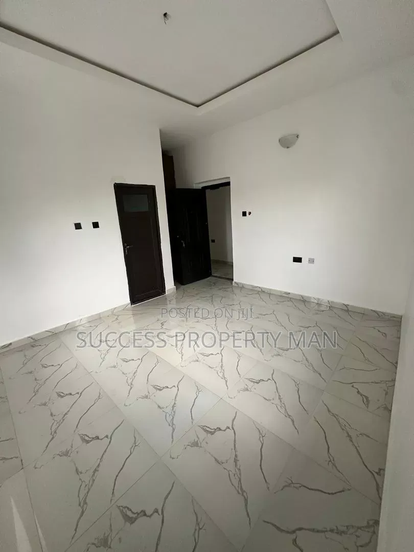 3bdrm Block of Flats in Egbelu, Choba for sale