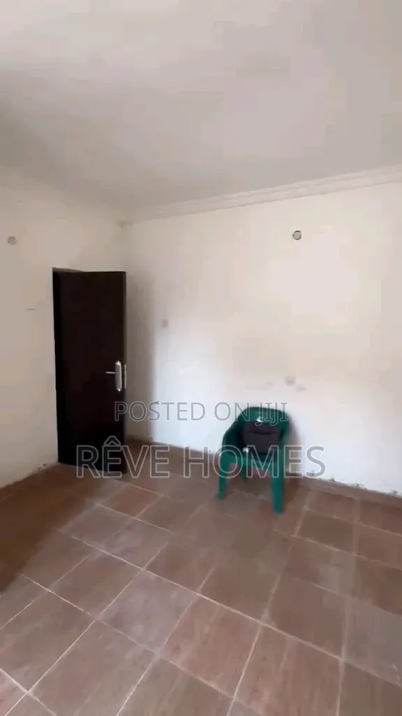 Mini Flat in Iwaya for rent