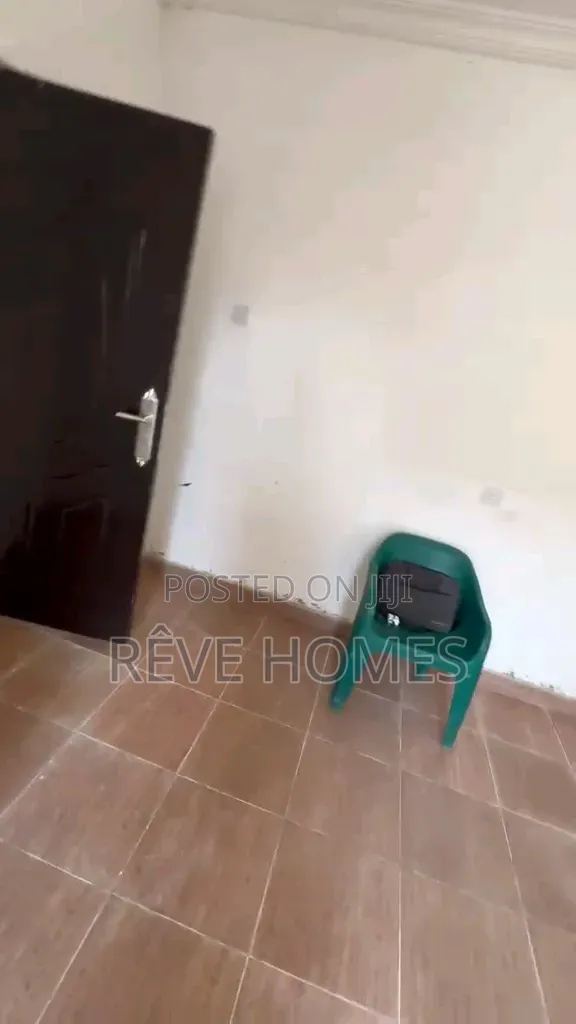 Mini Flat in Iwaya for rent