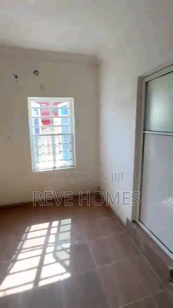 Mini Flat in Iwaya for rent