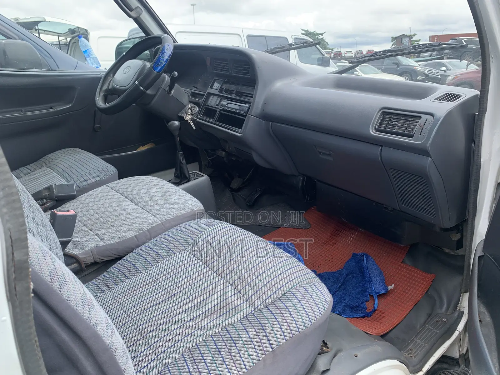 Toyota HiAce 2000 White