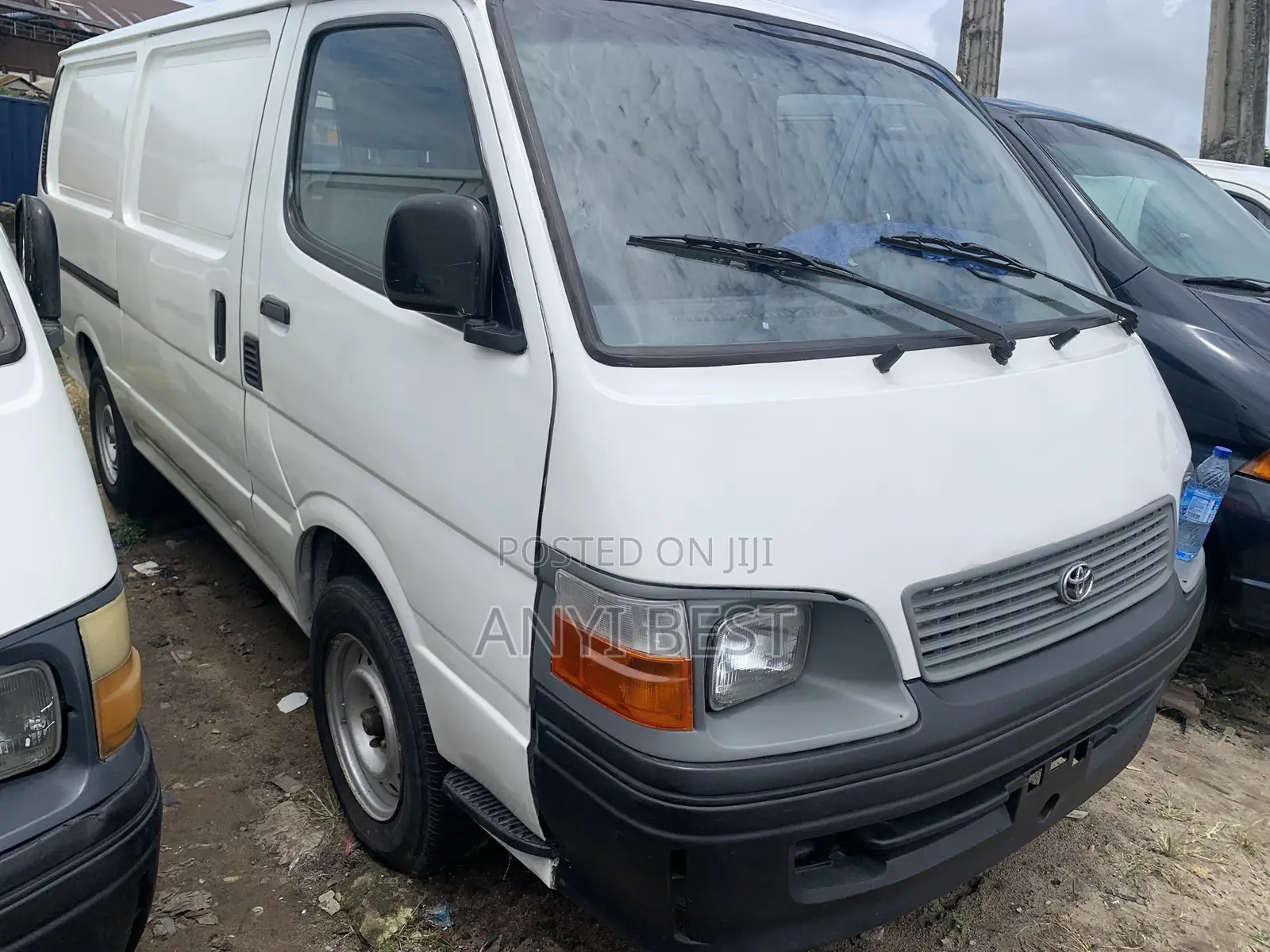 Toyota HiAce 2000 White