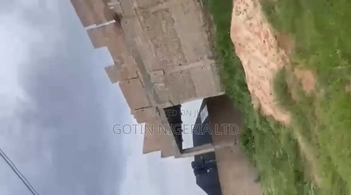 6bdrm Duplex in Gotin Nigeria Ltd, Benin City for sale