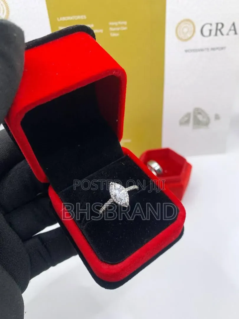 VVS Moissanite Proposal Engagement Rings