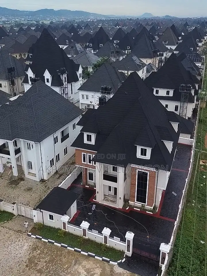 7bdrm Duplex in Gwarinpa for sale