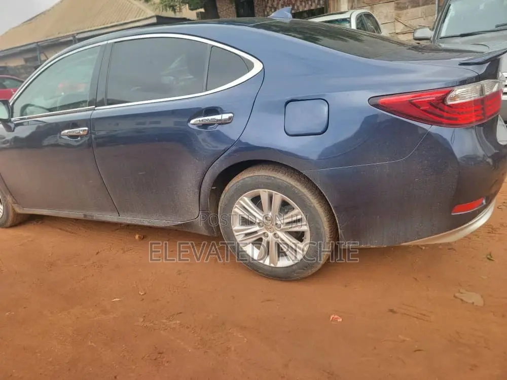 Lexus ES 2014 Blue