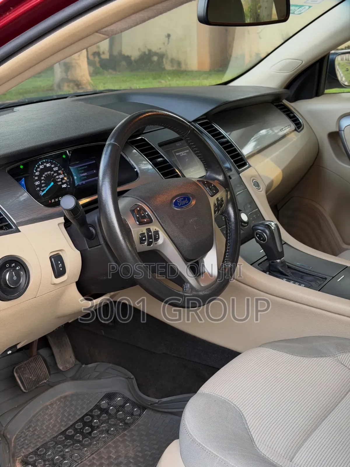Ford Taurus 2012 Red