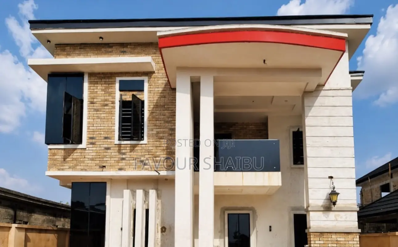 5bdrm Duplex in Benin City for sale