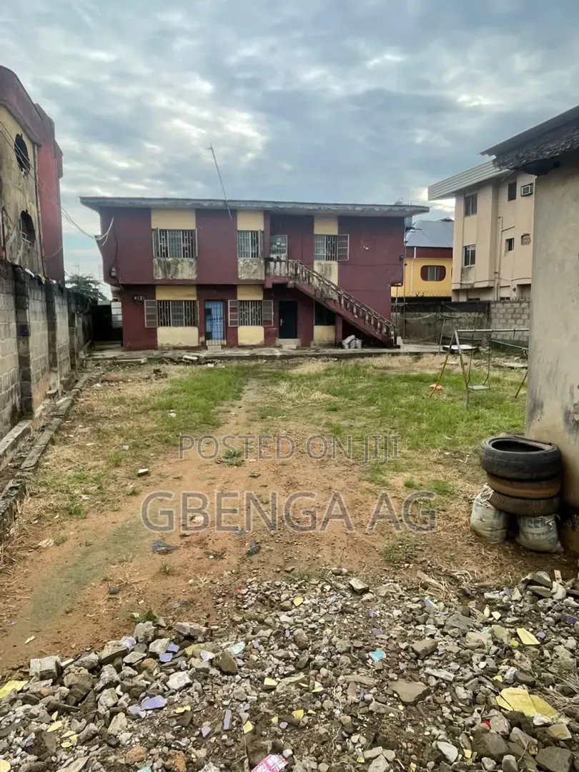 2bdrm Block of Flats in Ejigbo Lagos, Obafemi-Owode for sale