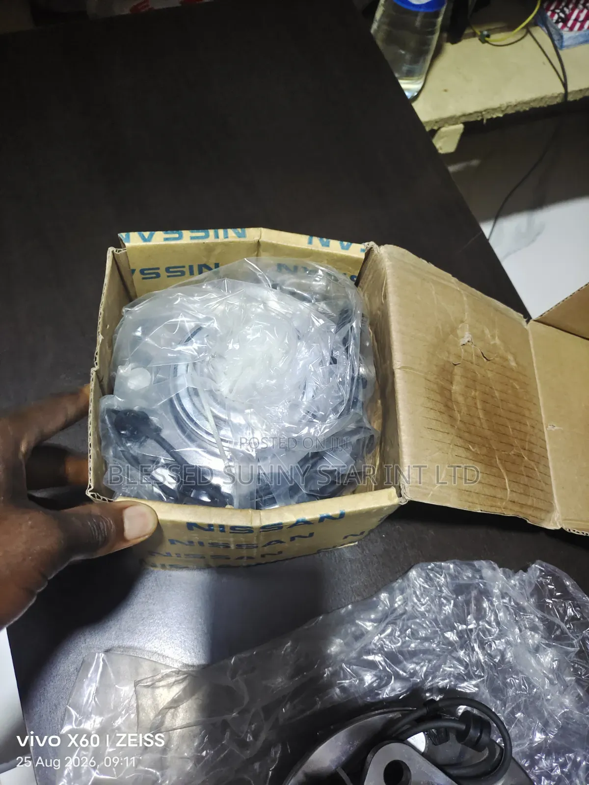 Front Hub Nissan Armada or Infiniti Qx56 or Qx80