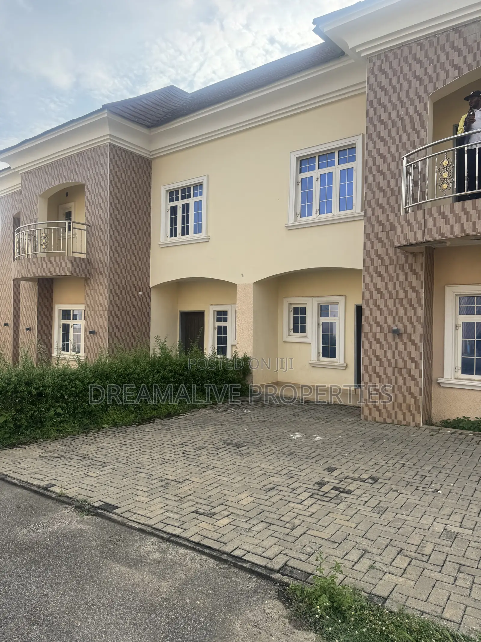 4bdrm Duplex in Life Camp for rent