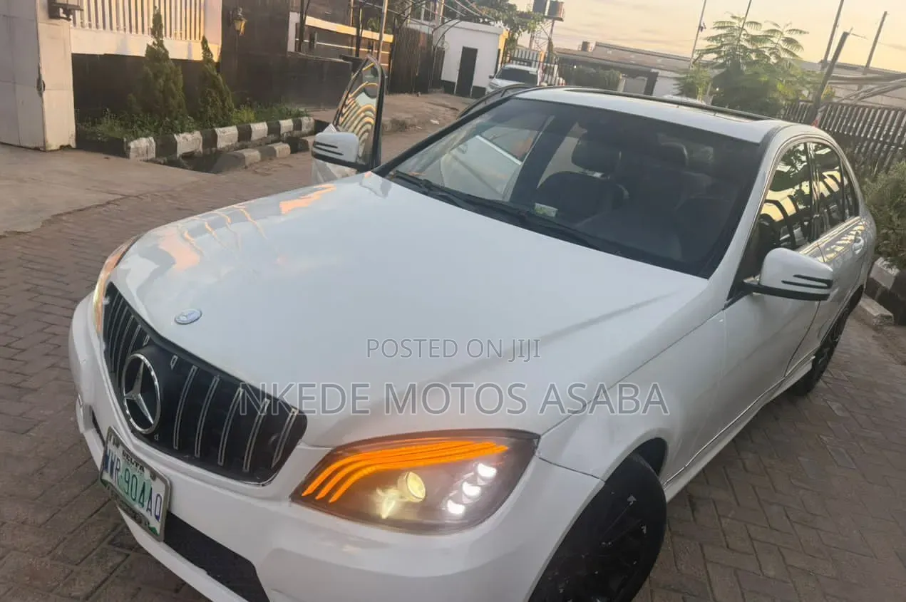 Mercedes-Benz C300 2010 White