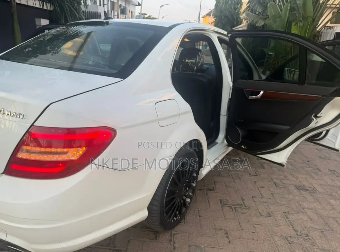 Mercedes-Benz C300 2010 White
