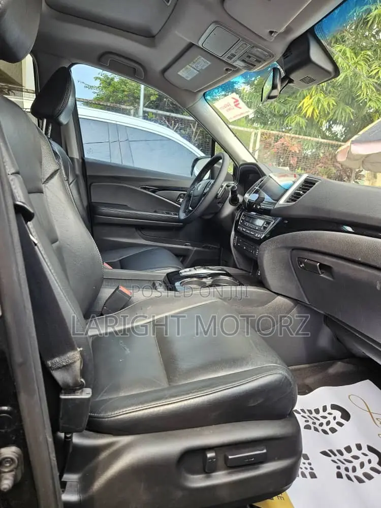 Honda Pilot Touring 4dr SUV 4WD (3.5L 6cyl 9A) 2016 Black
